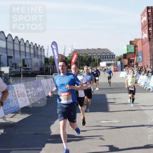 03.10.2025 - Köhlbrandbrückenlauf Jannik Wohlers http://msf.ph/oto/9113353 03.10.2025 13:01:26 Ziel 4073, 4199, 4219, 4284, 4292, 4304, 4737, 5424, 5915, 6187, 6307, 6775 meine-sportfotos.de