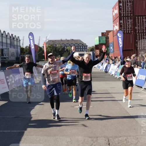03.10.2025 - Köhlbrandbrückenlauf Jannik Wohlers http://msf.ph/oto/9113356 03.10.2025 13:31:47 Ziel 4415, 4416, 4935, 5057, 5267, 5463, 5817, 6072, 6103, 6297, 6452, 6736 meine-sportfotos.de