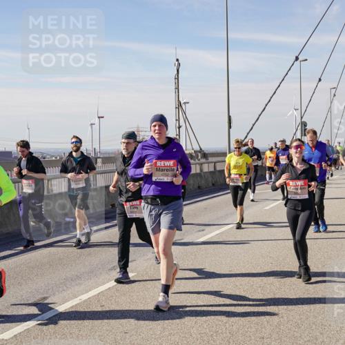 03.10.2025 - Köhlbrandbrückenlauf Michael Burmester http://msf.ph/oto/9113359 03.10.2025 12:55:10 Position 2 6210, 6475, 4752 meine-sportfotos.de