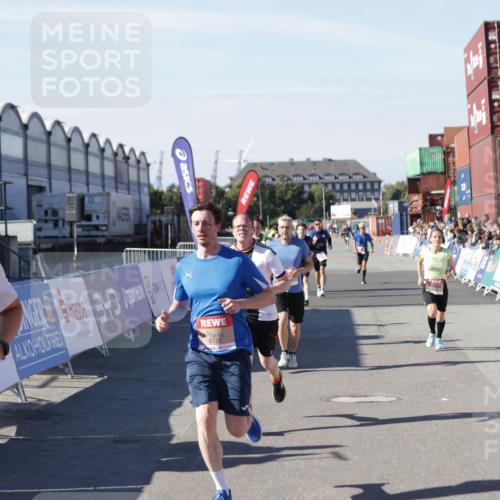 03.10.2025 - Köhlbrandbrückenlauf Jannik Wohlers http://msf.ph/oto/9113360 03.10.2025 13:01:26 Ziel 4073, 4199, 4219, 4284, 4292, 4304, 4737, 5424, 5915, 6187, 6307, 6775 meine-sportfotos.de
