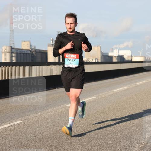 03.10.2025 - Köhlbrandbrückenlauf Lena Gebhardt http://msf.ph/oto/9113362 03.10.2025 09:42:44 Position 2 1068 meine-sportfotos.de