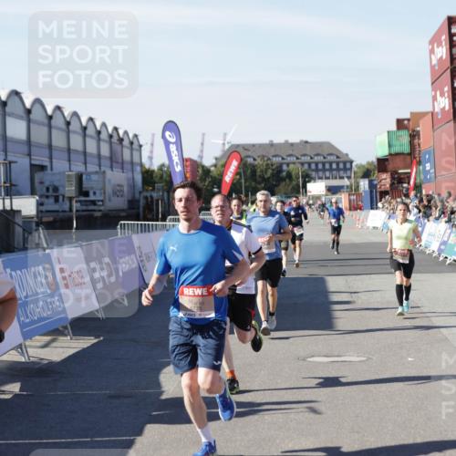 03.10.2025 - Köhlbrandbrückenlauf Jannik Wohlers http://msf.ph/oto/9113367 03.10.2025 13:01:27 Ziel 4073, 4199, 4219, 4284, 4292, 4304, 5424, 5915, 6187, 6307, 6775, 6801 meine-sportfotos.de