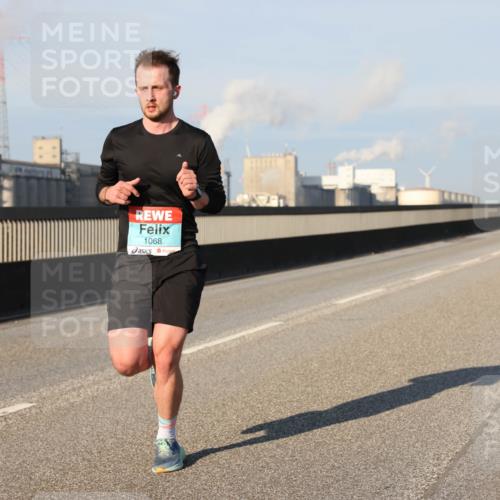 03.10.2025 - Köhlbrandbrückenlauf Lena Gebhardt http://msf.ph/oto/9113371 03.10.2025 09:42:44 Position 2 1068 meine-sportfotos.de