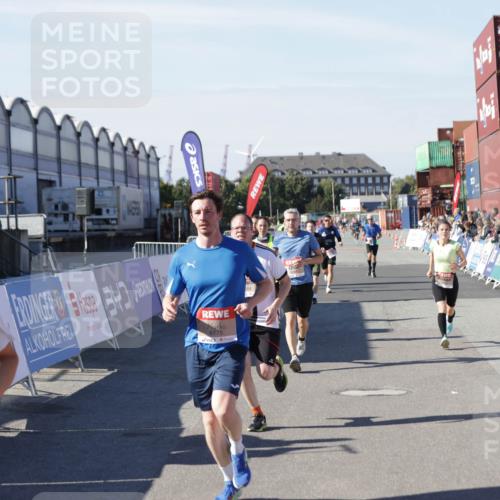03.10.2025 - Köhlbrandbrückenlauf Jannik Wohlers http://msf.ph/oto/9113375 03.10.2025 13:01:27 Ziel 4073, 4199, 4219, 4284, 4292, 4304, 5424, 5915, 6187, 6307, 6775, 6801 meine-sportfotos.de