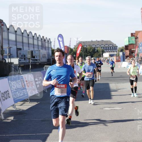 03.10.2025 - Köhlbrandbrückenlauf Jannik Wohlers http://msf.ph/oto/9113381 03.10.2025 13:01:27 Ziel 4073, 4199, 4219, 4284, 4292, 4304, 5424, 5915, 6187, 6307, 6775, 6801 meine-sportfotos.de