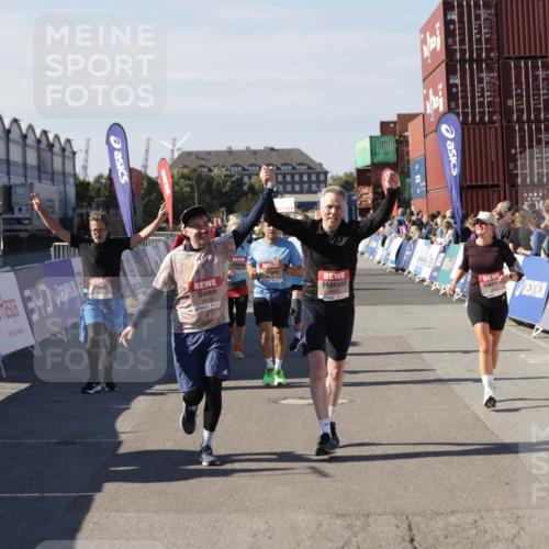 03.10.2025 - Köhlbrandbrückenlauf Jannik Wohlers http://msf.ph/oto/9113385 03.10.2025 13:31:47 Ziel 4415, 4416, 4935, 5057, 5267, 5463, 5817, 6072, 6103, 6297, 6452, 6736 meine-sportfotos.de