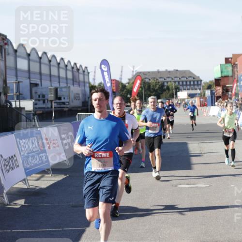 03.10.2025 - Köhlbrandbrückenlauf Jannik Wohlers http://msf.ph/oto/9113390 03.10.2025 13:01:27 Ziel 4073, 4199, 4219, 4284, 4292, 4304, 5424, 5915, 6187, 6307, 6775, 6801 meine-sportfotos.de
