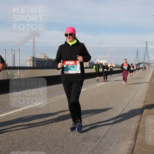 03.10.2025 - Köhlbrandbrückenlauf Lena Gebhardt http://msf.ph/oto/9113398 03.10.2025 10:16:56 Position 2 2394 meine-sportfotos.de