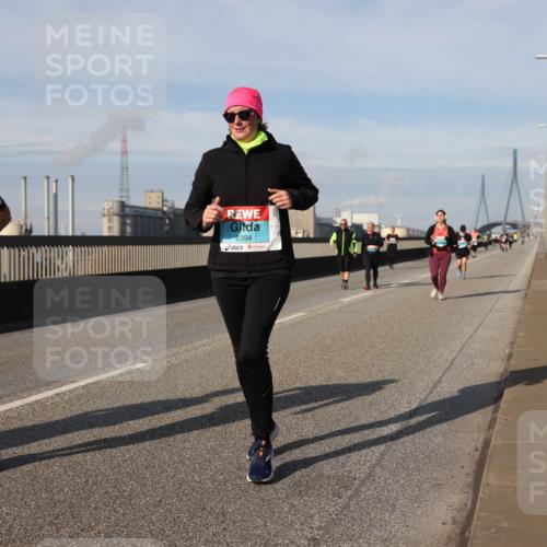 03.10.2025 - Köhlbrandbrückenlauf Lena Gebhardt http://msf.ph/oto/9113410 03.10.2025 10:16:56 Position 2 2394 meine-sportfotos.de