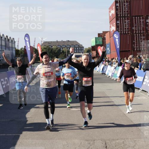 03.10.2025 - Köhlbrandbrückenlauf Jannik Wohlers http://msf.ph/oto/9113412 03.10.2025 13:31:48 Ziel 4415, 4416, 4935, 5057, 5267, 5463, 5817, 6072, 6103, 6297, 6452, 6736 meine-sportfotos.de