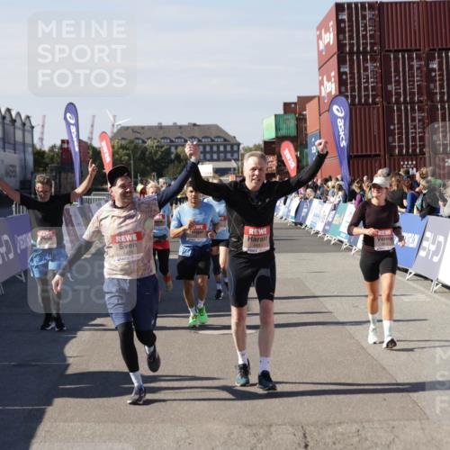 03.10.2025 - Köhlbrandbrückenlauf Jannik Wohlers http://msf.ph/oto/9113436 03.10.2025 13:31:48 Ziel 4415, 4416, 4935, 5057, 5267, 5463, 5817, 6072, 6103, 6297, 6452, 6736 meine-sportfotos.de