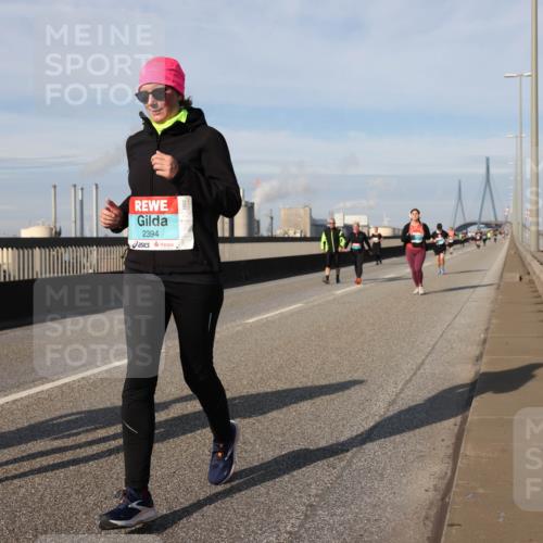 03.10.2025 - Köhlbrandbrückenlauf Lena Gebhardt http://msf.ph/oto/9113439 03.10.2025 10:16:56 Position 2 2394 meine-sportfotos.de