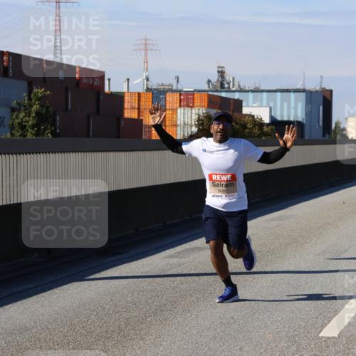 03.10.2025 - Köhlbrandbrückenlauf Strokosch-Dieckow http://msf.ph/oto/9113441 03.10.2025 12:43:31 Position 3 6091 meine-sportfotos.de