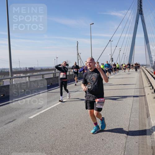 03.10.2025 - Köhlbrandbrückenlauf Michael Burmester http://msf.ph/oto/9113454 03.10.2025 12:55:15 Position 2 5431 meine-sportfotos.de