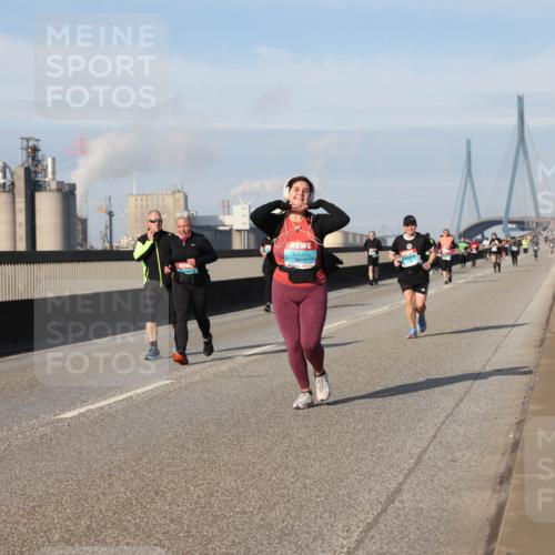 03.10.2025 - Köhlbrandbrückenlauf Lena Gebhardt http://msf.ph/oto/9113461 03.10.2025 10:16:58 Position 2  meine-sportfotos.de