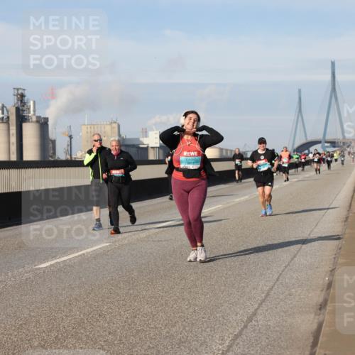 03.10.2025 - Köhlbrandbrückenlauf Lena Gebhardt http://msf.ph/oto/9113471 03.10.2025 10:16:58 Position 2  meine-sportfotos.de