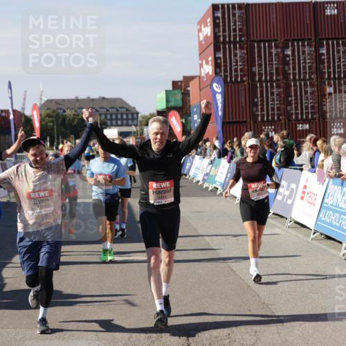 03.10.2025 - Köhlbrandbrückenlauf Jannik Wohlers http://msf.ph/oto/9113486 03.10.2025 13:31:48 Ziel 4415, 4416, 4935, 5057, 5267, 5463, 5817, 6072, 6103, 6297, 6452, 6736 meine-sportfotos.de