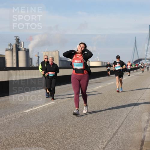 03.10.2025 - Köhlbrandbrückenlauf Lena Gebhardt http://msf.ph/oto/9113492 03.10.2025 10:16:59 Position 2  meine-sportfotos.de