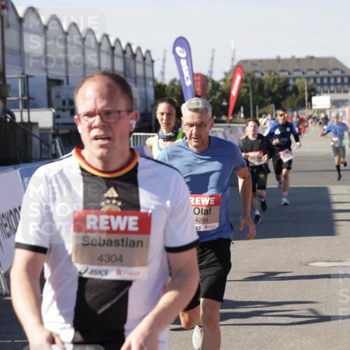 03.10.2025 - Köhlbrandbrückenlauf Jannik Wohlers http://msf.ph/oto/9113496 03.10.2025 13:01:29 Ziel 4047, 4073, 4199, 4219, 4220, 4284, 4292, 4304, 5424, 5915, 6187, 6307, 6775, 6801 meine-sportfotos.de