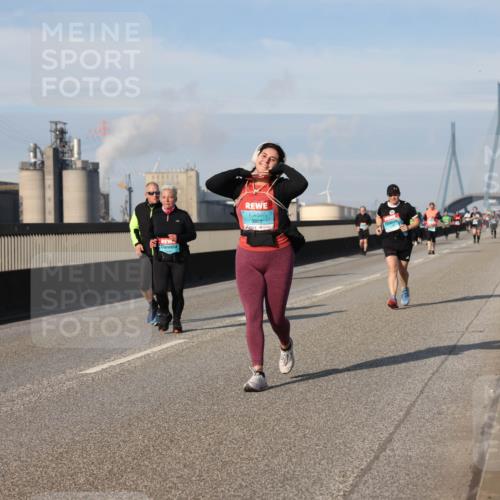 03.10.2025 - Köhlbrandbrückenlauf Lena Gebhardt http://msf.ph/oto/9113499 03.10.2025 10:16:59 Position 2 3822 meine-sportfotos.de