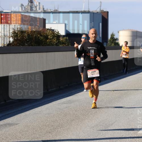 03.10.2025 - Köhlbrandbrückenlauf Strokosch-Dieckow http://msf.ph/oto/9113507 03.10.2025 12:43:36 Position 3 6266 meine-sportfotos.de