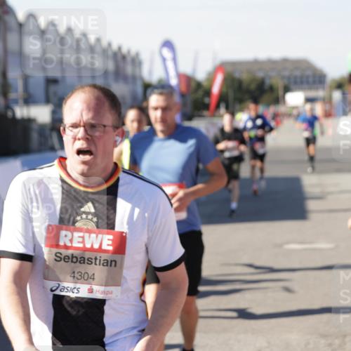 03.10.2025 - Köhlbrandbrückenlauf Jannik Wohlers http://msf.ph/oto/9113529 03.10.2025 13:01:29 Ziel 4047, 4073, 4199, 4219, 4220, 4284, 4292, 4304, 5424, 5915, 6187, 6307, 6775, 6801 meine-sportfotos.de