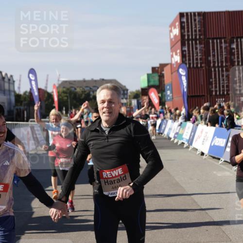 03.10.2025 - Köhlbrandbrückenlauf Jannik Wohlers http://msf.ph/oto/9113532 03.10.2025 13:31:50 Ziel 4415, 4416, 4842, 4902, 4935, 5057, 5267, 5463, 5817, 6072, 6103, 6297, 6452, 6736 meine-sportfotos.de