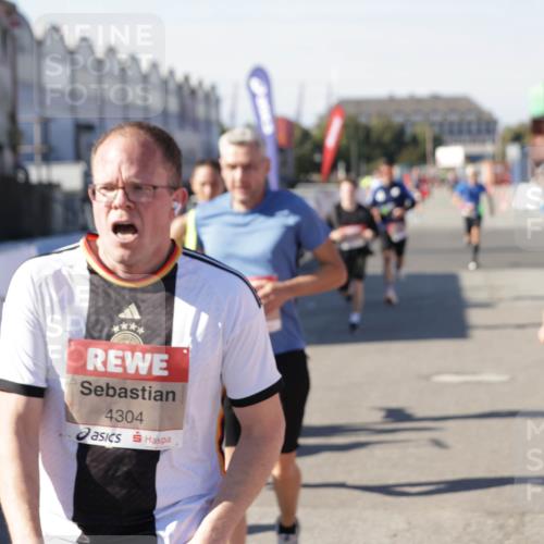 03.10.2025 - Köhlbrandbrückenlauf Jannik Wohlers http://msf.ph/oto/9113535 03.10.2025 13:01:29 Ziel 4047, 4073, 4199, 4219, 4220, 4284, 4292, 4304, 5424, 5915, 6187, 6307, 6775, 6801 meine-sportfotos.de