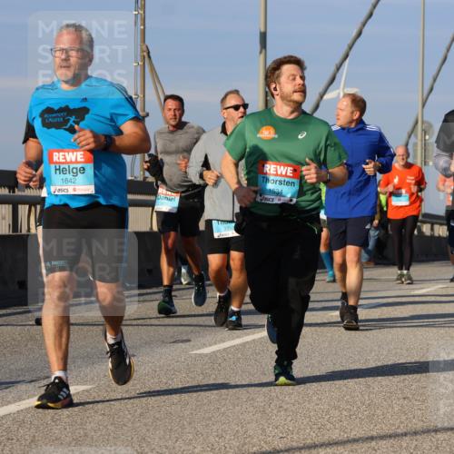 03.10.2025 - Köhlbrandbrückenlauf Strokosch-Dieckow http://msf.ph/oto/9113539 03.10.2025 09:47:49 Position 2 1642, 101, 3392, 10, 1534 meine-sportfotos.de