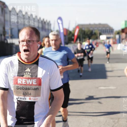 03.10.2025 - Köhlbrandbrückenlauf Jannik Wohlers http://msf.ph/oto/9113540 03.10.2025 13:01:30 Ziel 4047, 4073, 4199, 4219, 4220, 4284, 4292, 4304, 5424, 5915, 6187, 6775, 6801 meine-sportfotos.de