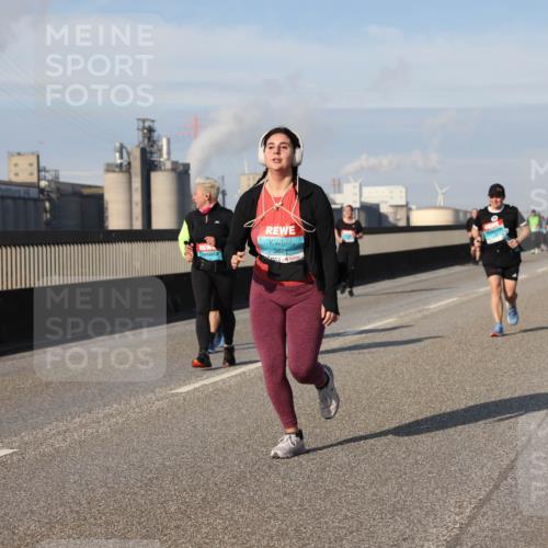 03.10.2025 - Köhlbrandbrückenlauf Lena Gebhardt http://msf.ph/oto/9113543 03.10.2025 10:16:59 Position 2 3822 meine-sportfotos.de