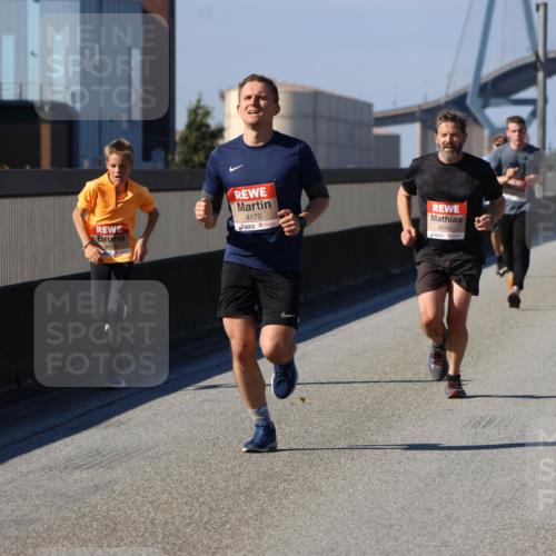 03.10.2025 - Köhlbrandbrückenlauf Strokosch-Dieckow http://msf.ph/oto/9113550 03.10.2025 12:43:40 Position 3 447, 4170, 4042 meine-sportfotos.de