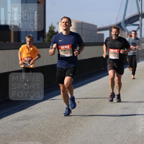 03.10.2025 - Köhlbrandbrückenlauf Strokosch-Dieckow http://msf.ph/oto/9113555 03.10.2025 12:43:41 Position 3 447, 4170, 4042 meine-sportfotos.de
