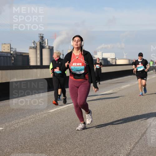 03.10.2025 - Köhlbrandbrückenlauf Lena Gebhardt http://msf.ph/oto/9113559 03.10.2025 10:16:59 Position 2 3822 meine-sportfotos.de