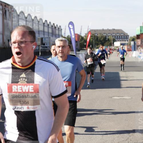 03.10.2025 - Köhlbrandbrückenlauf Jannik Wohlers http://msf.ph/oto/9113566 03.10.2025 13:01:30 Ziel 4047, 4073, 4199, 4219, 4220, 4284, 4292, 4304, 5424, 5915, 6187, 6775, 6801 meine-sportfotos.de