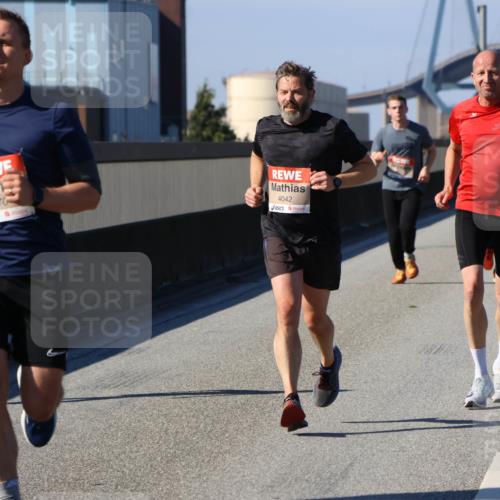 03.10.2025 - Köhlbrandbrückenlauf Strokosch-Dieckow http://msf.ph/oto/9113576 03.10.2025 12:43:43 Position 3 4478, 4170, 4042, 4115 meine-sportfotos.de