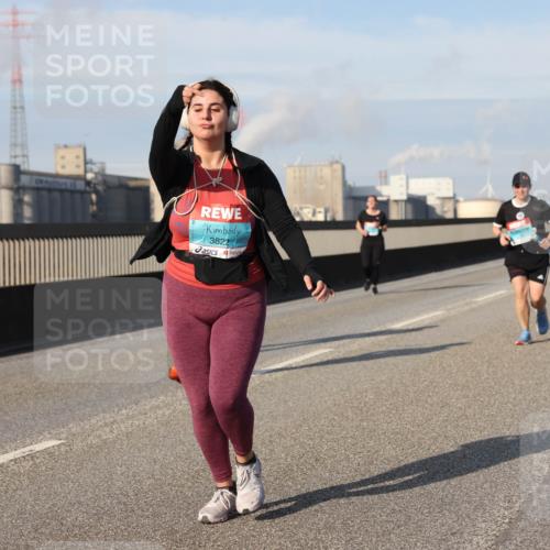 03.10.2025 - Köhlbrandbrückenlauf Lena Gebhardt http://msf.ph/oto/9113600 03.10.2025 10:17:00 Position 2 3822 meine-sportfotos.de