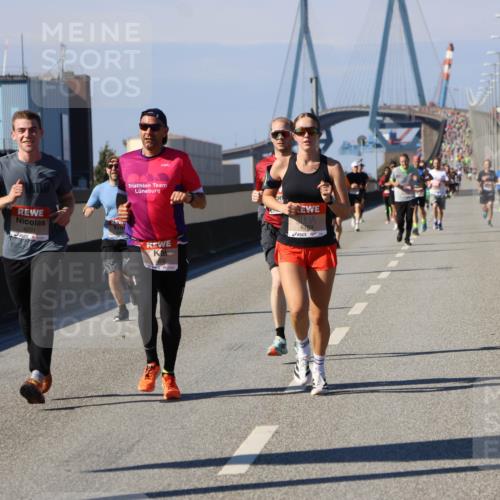 03.10.2025 - Köhlbrandbrückenlauf Strokosch-Dieckow http://msf.ph/oto/9113603 03.10.2025 12:43:48 Position 3 4231, 6769 meine-sportfotos.de