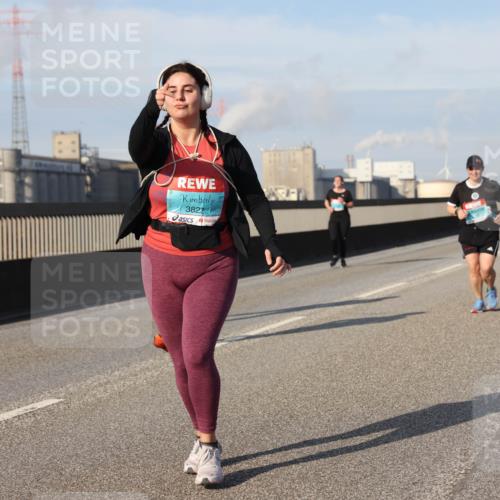03.10.2025 - Köhlbrandbrückenlauf Lena Gebhardt http://msf.ph/oto/9113608 03.10.2025 10:17:00 Position 2 3822 meine-sportfotos.de