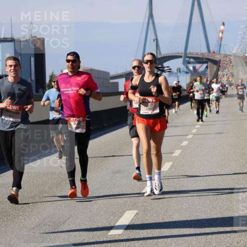 03.10.2025 - Köhlbrandbrückenlauf Strokosch-Dieckow http://msf.ph/oto/9113609 03.10.2025 12:43:49 Position 3 4231, 6010, 6769 meine-sportfotos.de