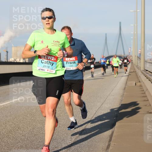 03.10.2025 - Köhlbrandbrückenlauf Lena Gebhardt http://msf.ph/oto/9113613 03.10.2025 09:42:49 Position 2 2025, 2819, 1265 meine-sportfotos.de