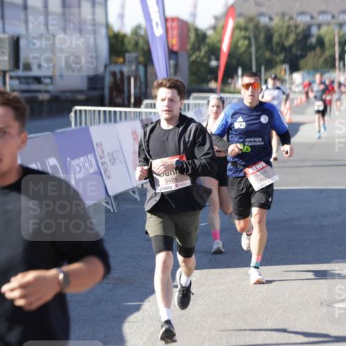 03.10.2025 - Köhlbrandbrückenlauf Jannik Wohlers http://msf.ph/oto/9113616 03.10.2025 13:01:31 Ziel 4047, 4073, 4199, 4219, 4220, 4284, 4292, 4304, 5424, 5915, 6187, 6775, 6801 meine-sportfotos.de