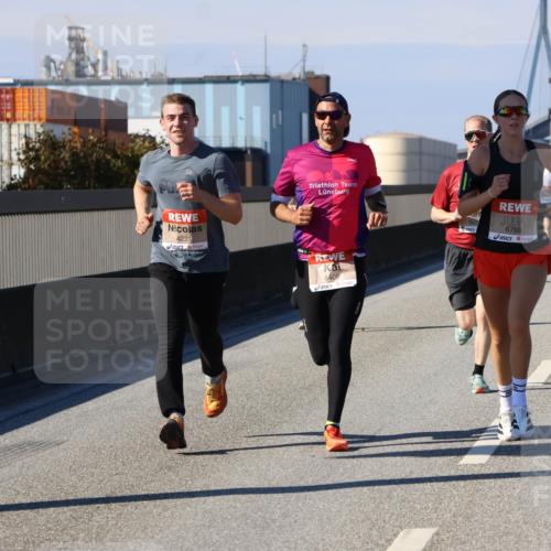 03.10.2025 - Köhlbrandbrückenlauf Strokosch-Dieckow http://msf.ph/oto/9113632 03.10.2025 12:43:50 Position 3 4231, 6769, 6408 meine-sportfotos.de