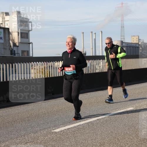 03.10.2025 - Köhlbrandbrückenlauf Lena Gebhardt http://msf.ph/oto/9113638 03.10.2025 10:17:02 Position 2  meine-sportfotos.de