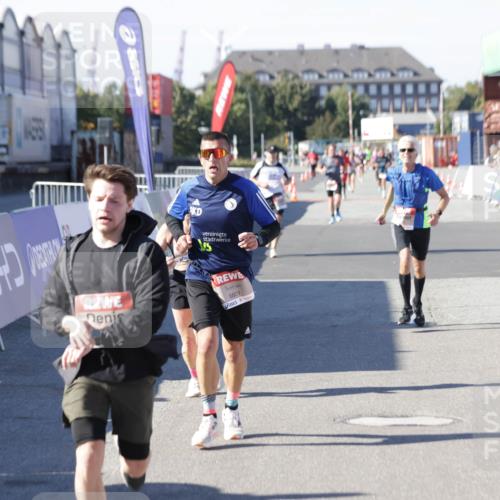 03.10.2025 - Köhlbrandbrückenlauf Jannik Wohlers http://msf.ph/oto/9113639 03.10.2025 13:01:32 Ziel 4047, 4073, 4199, 4219, 4220, 4284, 4292, 4304, 5424, 5915, 6187, 6775, 6801 meine-sportfotos.de