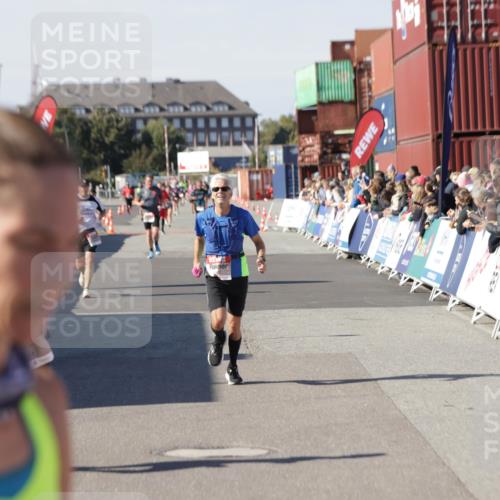 03.10.2025 - Köhlbrandbrückenlauf Jannik Wohlers http://msf.ph/oto/9113662 03.10.2025 13:01:33 Ziel 4047, 4073, 4199, 4219, 4220, 4284, 4292, 4304, 5424, 6187, 6775, 6801 meine-sportfotos.de
