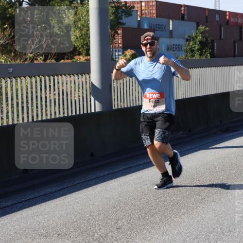 03.10.2025 - Köhlbrandbrückenlauf Strokosch-Dieckow http://msf.ph/oto/9113667 03.10.2025 12:43:55 Position 3 880, 4054 meine-sportfotos.de