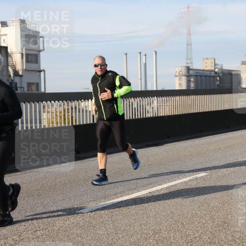 03.10.2025 - Köhlbrandbrückenlauf Lena Gebhardt http://msf.ph/oto/9113669 03.10.2025 10:17:03 Position 2  meine-sportfotos.de