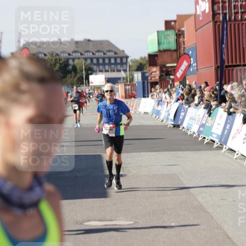 03.10.2025 - Köhlbrandbrückenlauf Jannik Wohlers http://msf.ph/oto/9113670 03.10.2025 13:01:33 Ziel 4047, 4073, 4199, 4219, 4220, 4284, 4292, 4304, 5424, 6187, 6775, 6801 meine-sportfotos.de
