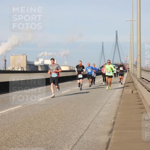 03.10.2025 - Köhlbrandbrückenlauf Lena Gebhardt http://msf.ph/oto/9113676 03.10.2025 09:42:52 Position 2  meine-sportfotos.de